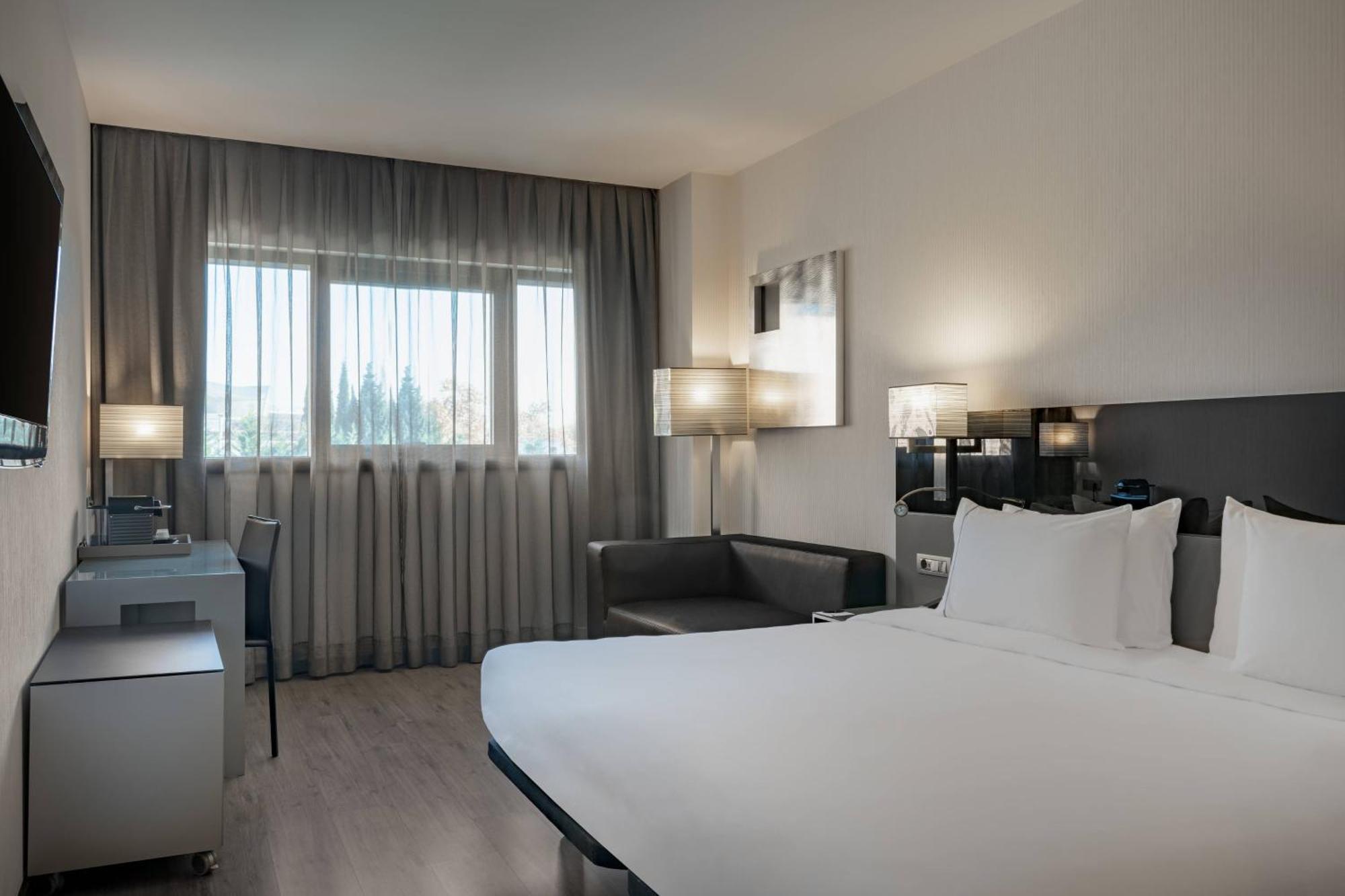 Ac Hotel Atocha By Marriott Madrid Exterior foto