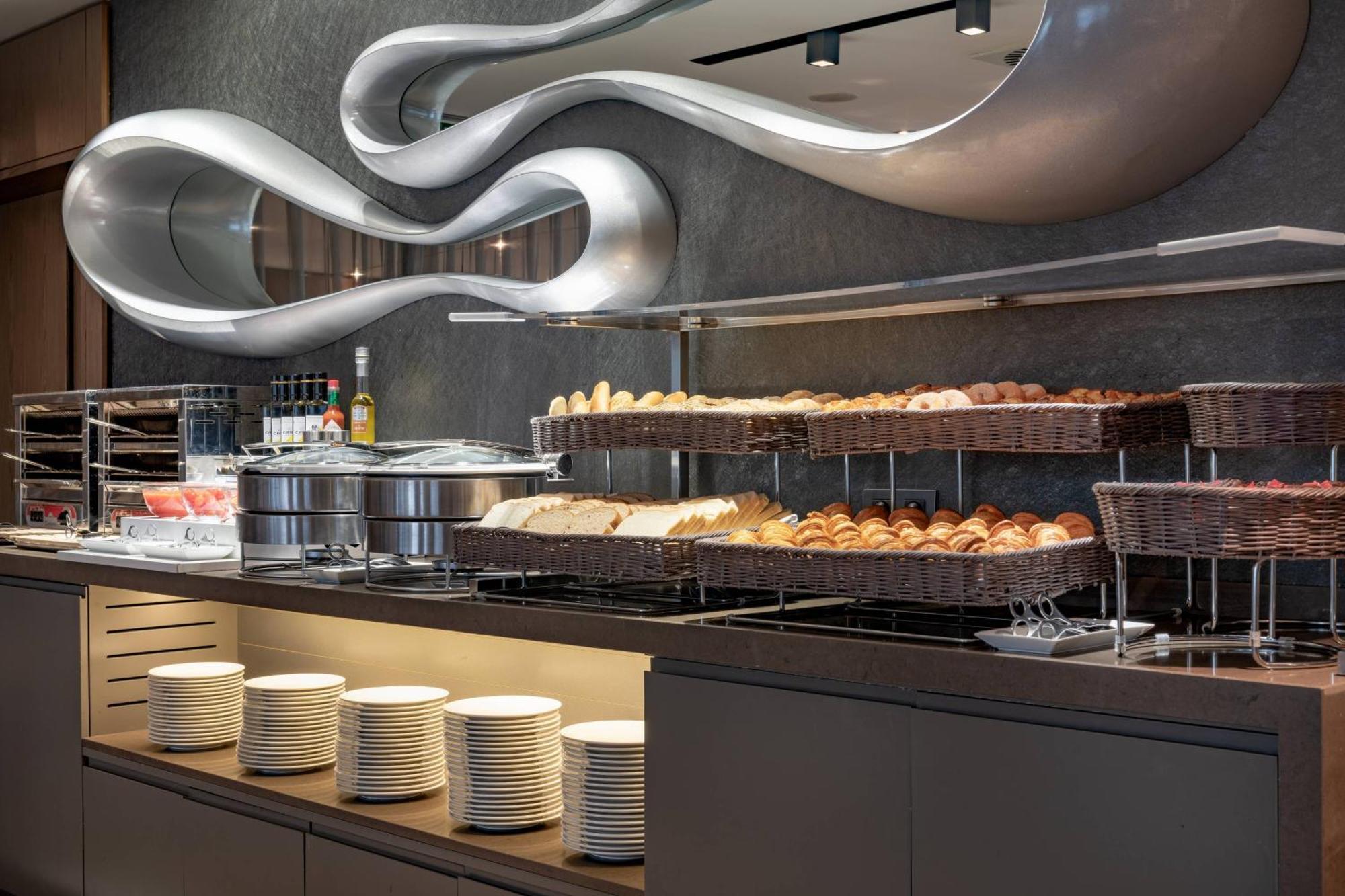 Ac Hotel Atocha By Marriott Madrid Exterior foto