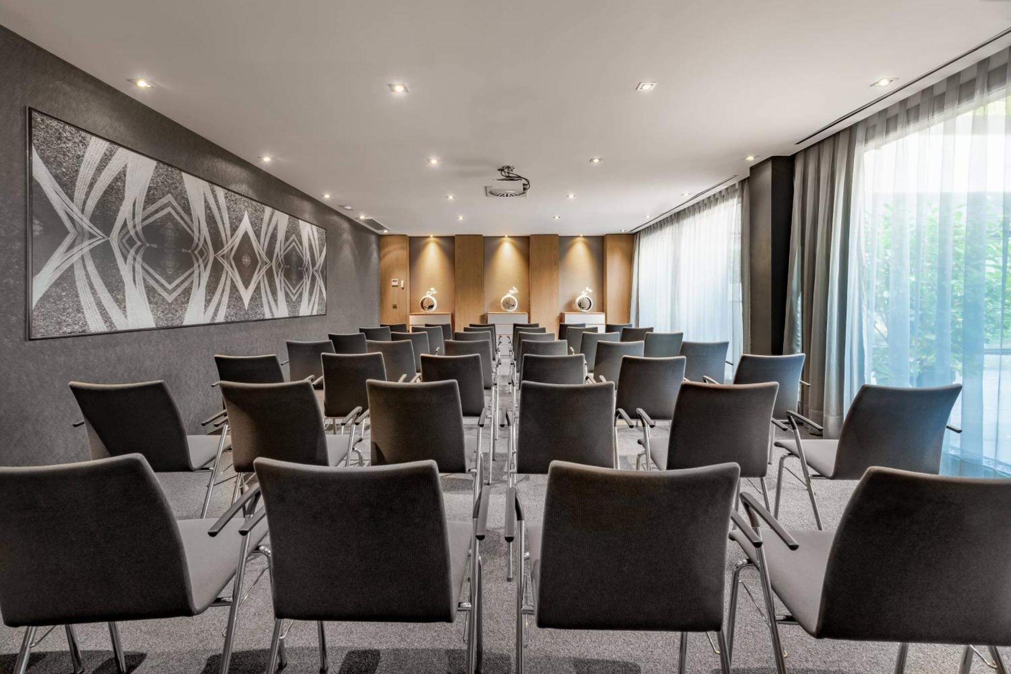 Ac Hotel Atocha By Marriott Madrid Exterior foto