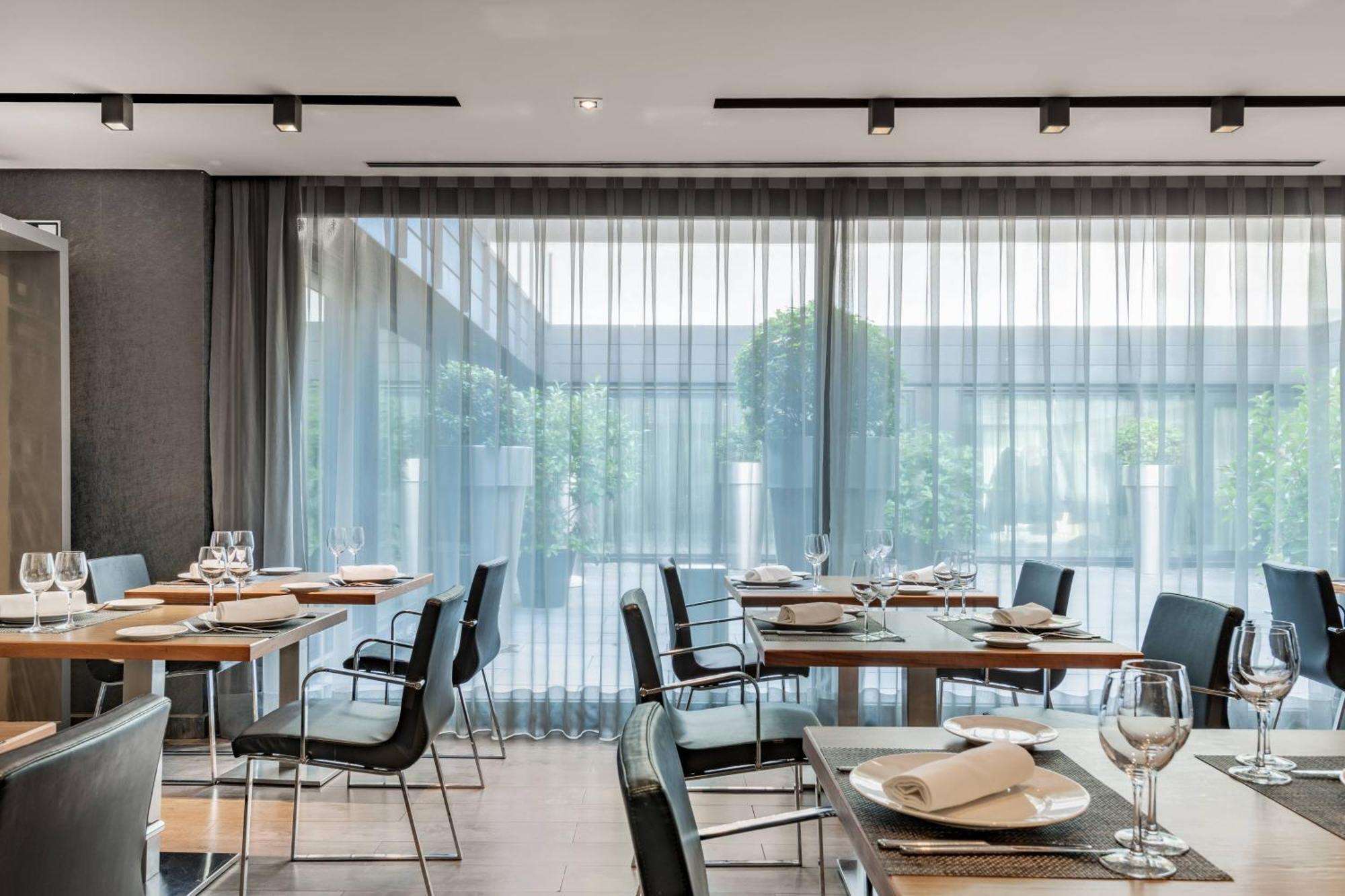Ac Hotel Atocha By Marriott Madrid Exterior foto