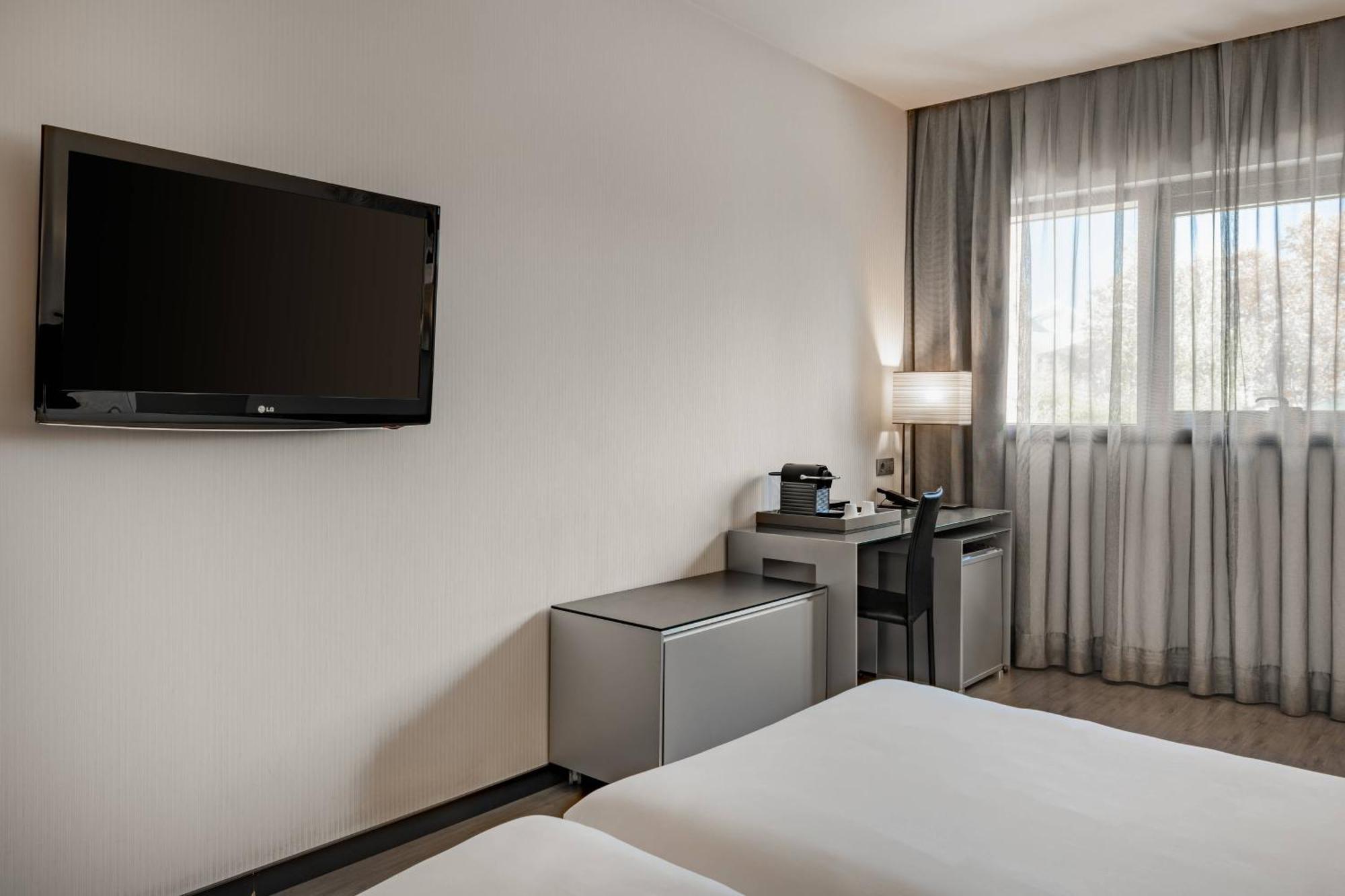 Ac Hotel Atocha By Marriott Madrid Exterior foto